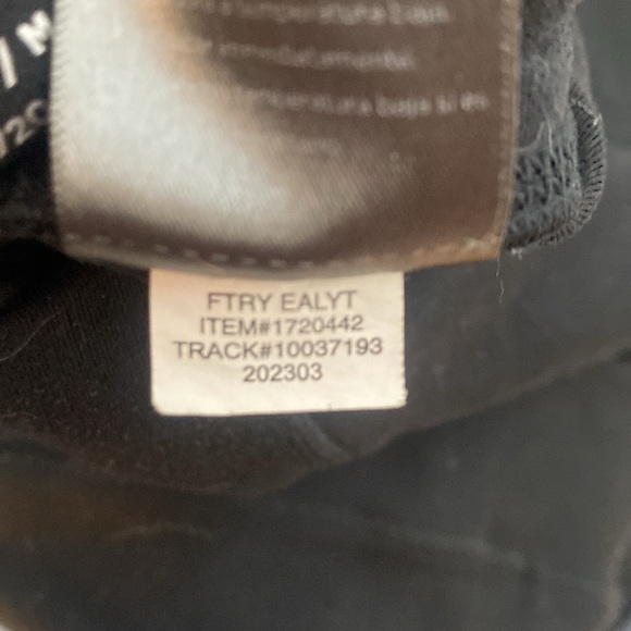 2 PAIR OF WOMENS DANSKIN BLACK LEGGINGS WITH POCKETS. MEDIUM. - Picture 7 of 8